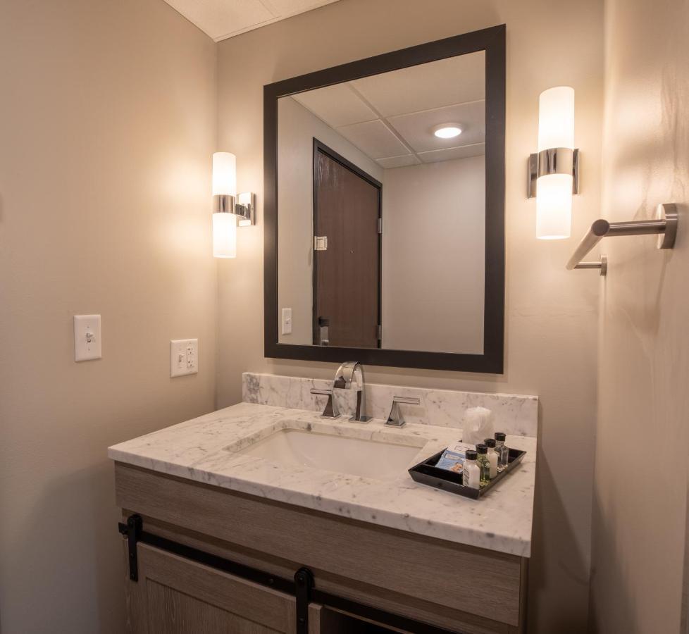 Superior Stay Hotel Marquette Extérieur photo