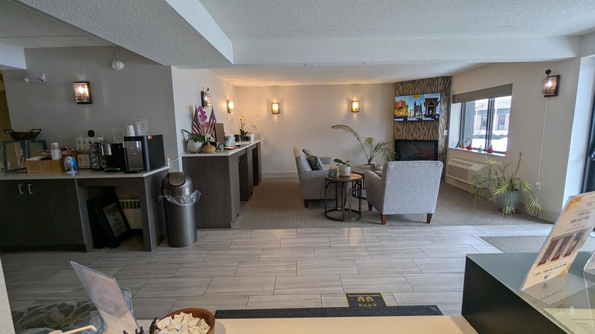 Superior Stay Hotel Marquette Extérieur photo