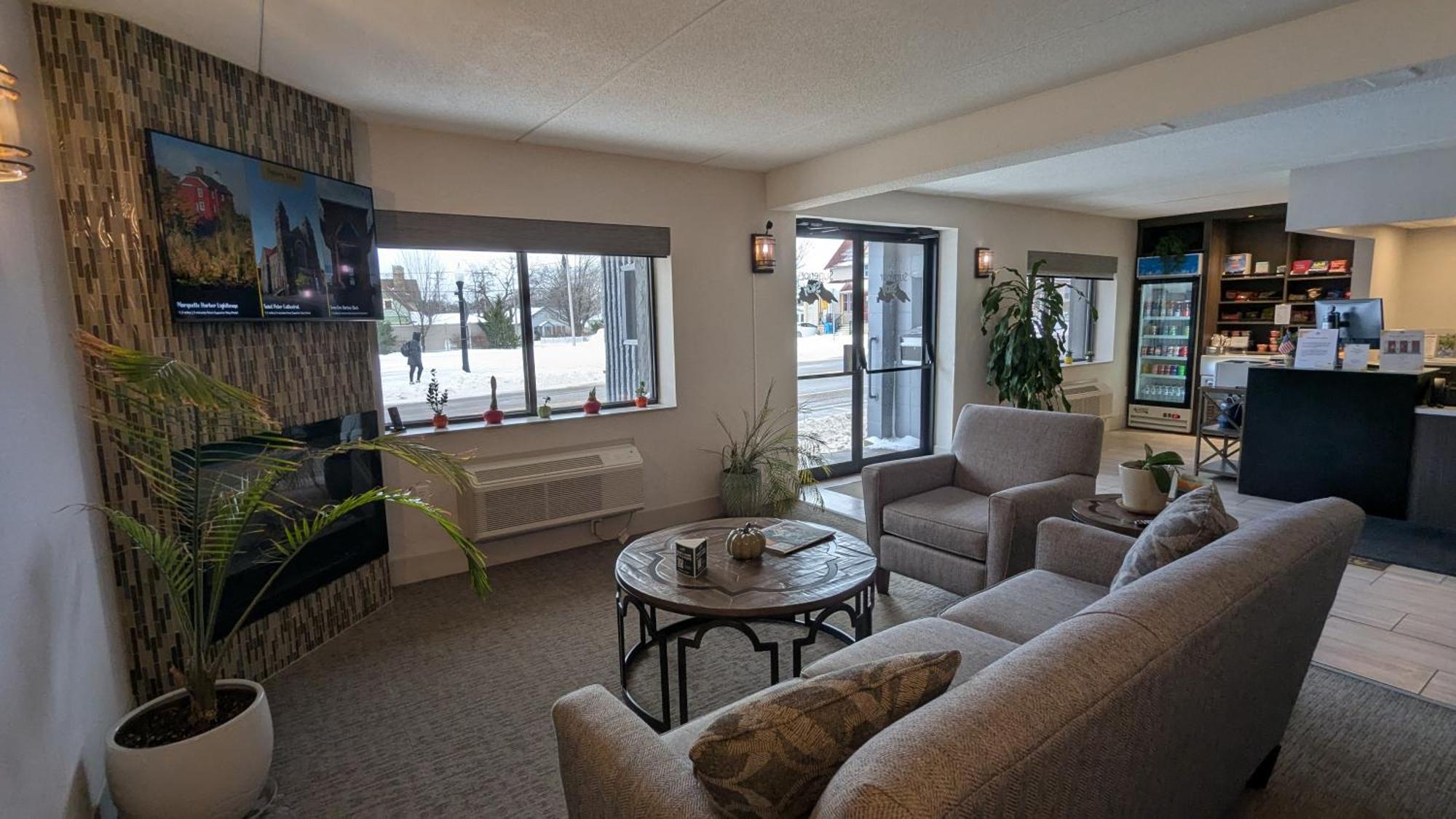 Superior Stay Hotel Marquette Extérieur photo